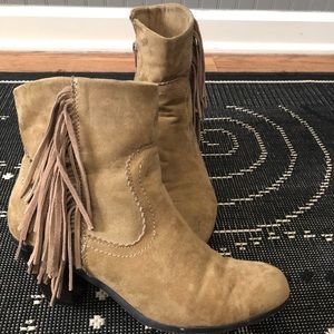 Fringe boots